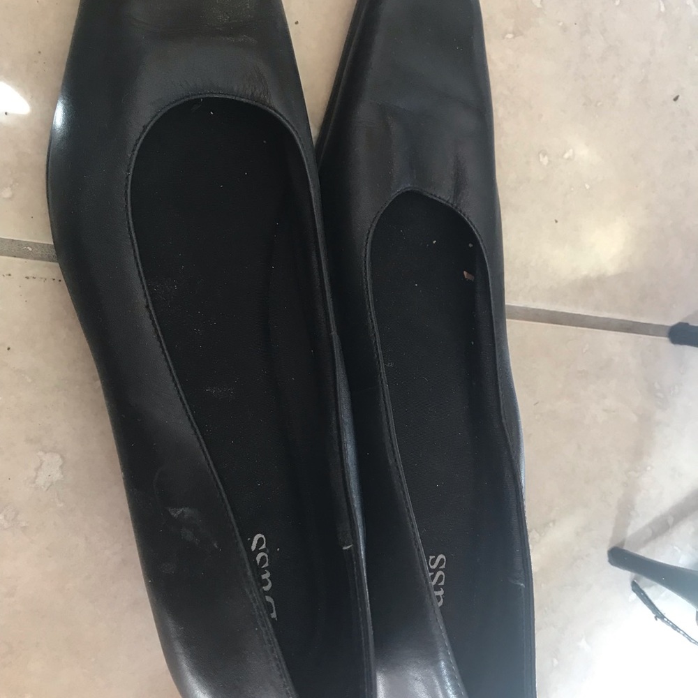 Short Casual black heels by Bass